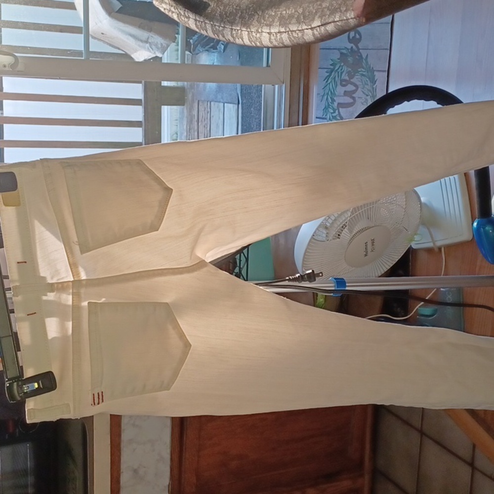 BDG Cigarette Mid Rise Wht - Picture 2 of 9